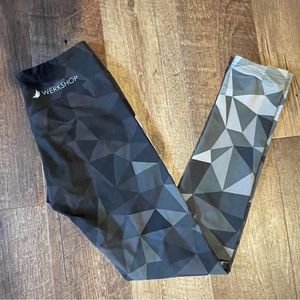 Werkshop Onyx full-length triathlon leggings.